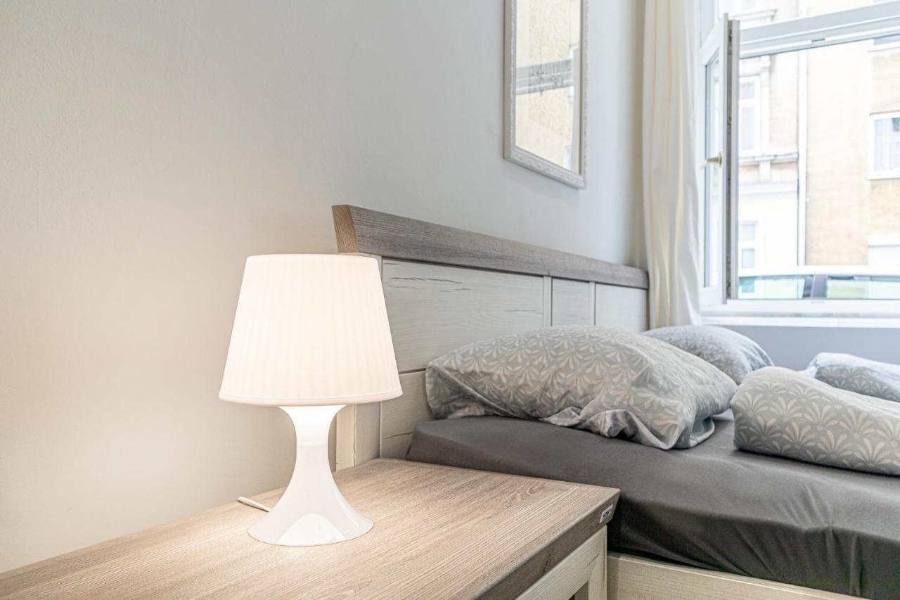 9 Min From City Center - Lovely Studio Near U1 Reumannplatz Wenen Buitenkant foto